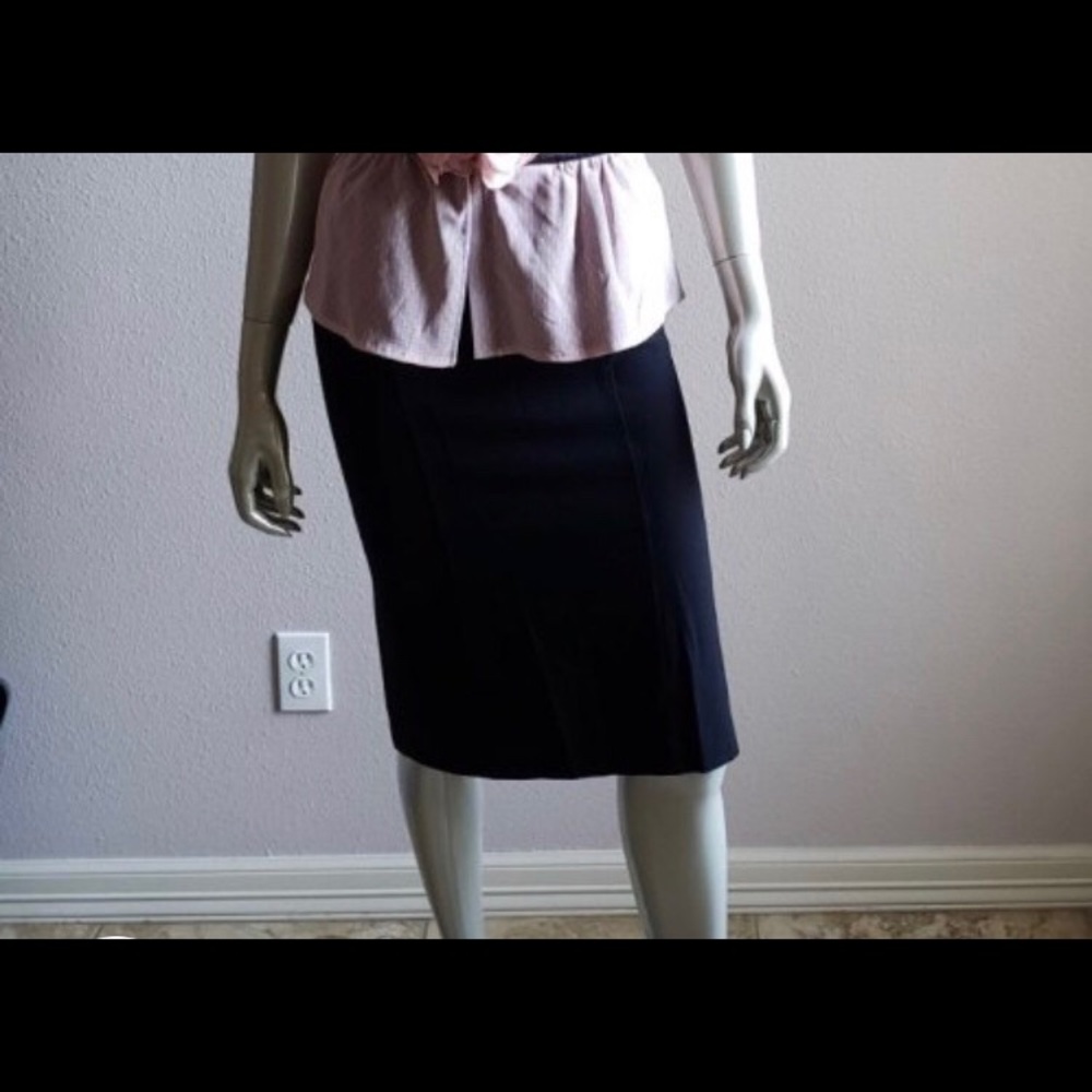 Black BEBE skirt ‼️